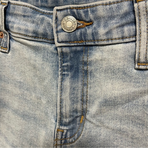 Denizen by Levi’s Light Wash Cuffed Jean Shorts Size 8/29 - Picture 2 of 5